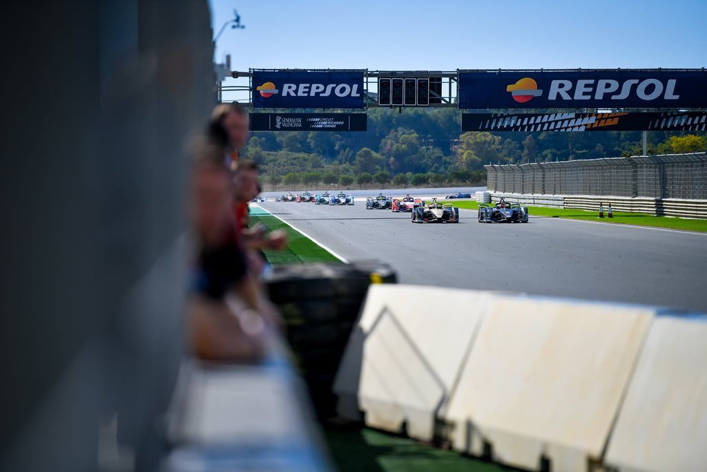 Buemi con buen ritmo gana la simulación de carrera en el tercer día de test en Valencia