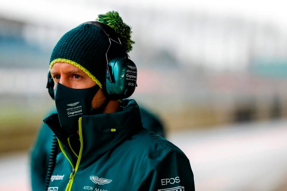 En Aston Martin ya comparan el estilo de pilotaje de Sebastian Vettel y Sergio Pérez