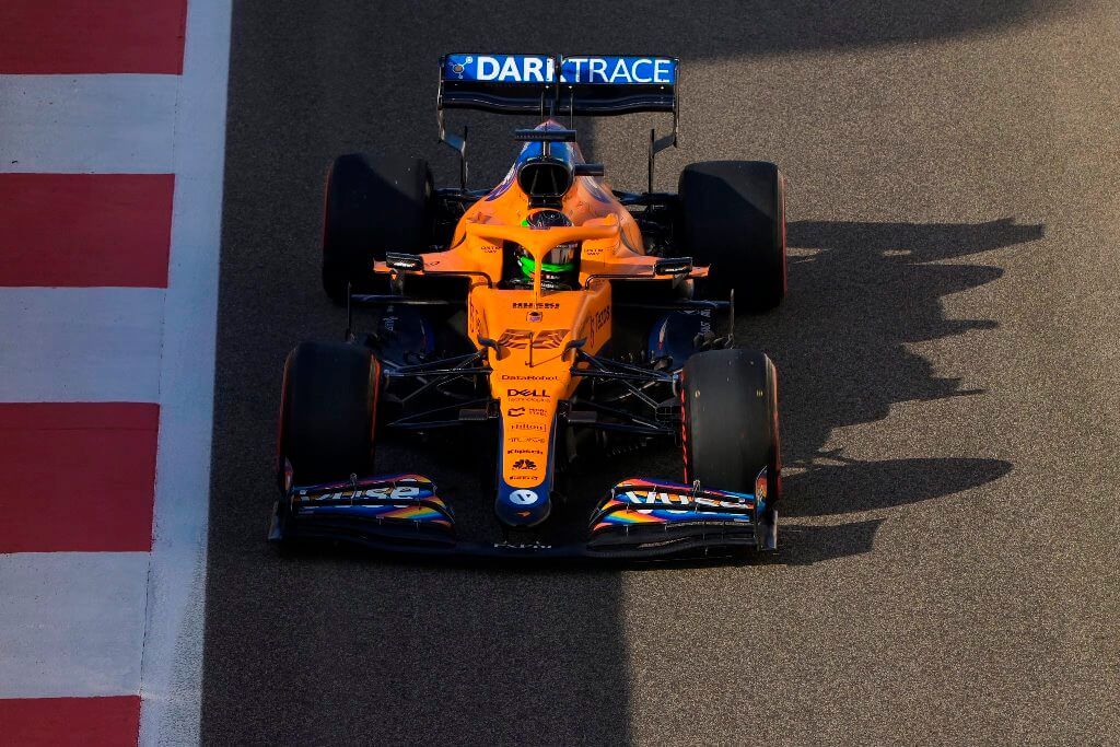 Patricio O’Ward se pone al volante del MCL35M en Abu Dhabi: “Estos coches son increíbles”