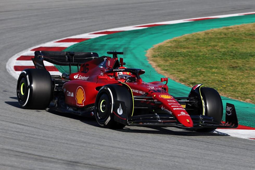 Charles Leclerc lideró la sesión matutina en el primer día de test en Barcelona