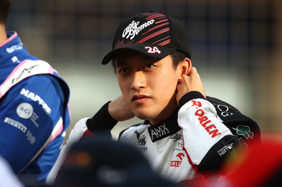 Alfa Romeo confirma a Guanyu Zhou como compañero de Bottas para 2024