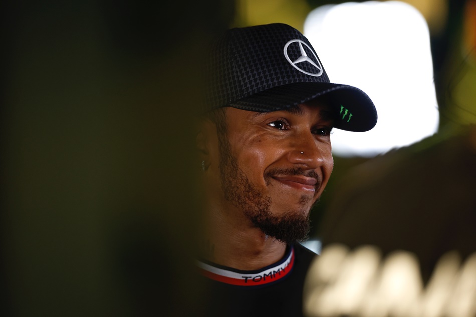 Hamilton se sincera: ‘Comprendería si Mercedes decide excluirme de las reuniones’