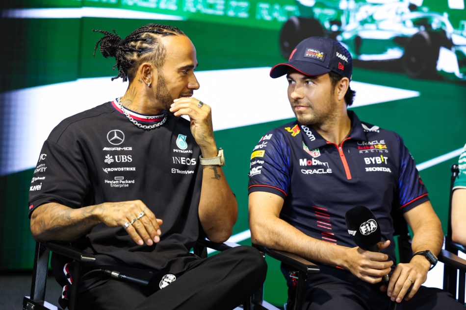 Hamilton dice que los comentarios de Marko sobre Pérez son ‘inaceptables’ y critica a Red Bull