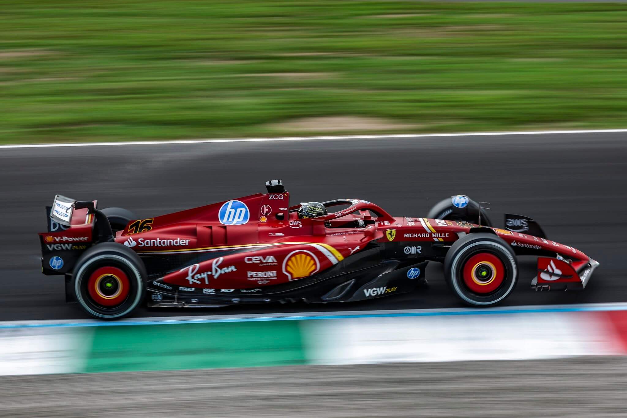 Charles Leclerc se rinde ante Ferrari: ‘Es un gran honor estar aquí’